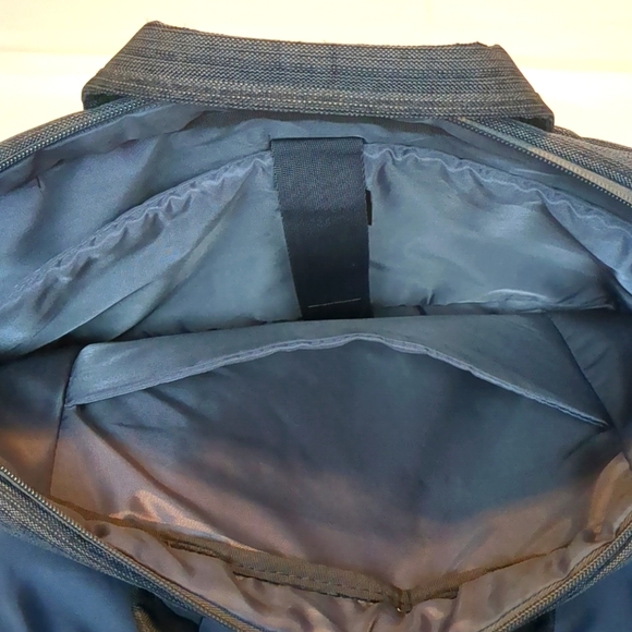 17 Inch Laptop Bag by Gnarlyfish - Picture 9 of 11